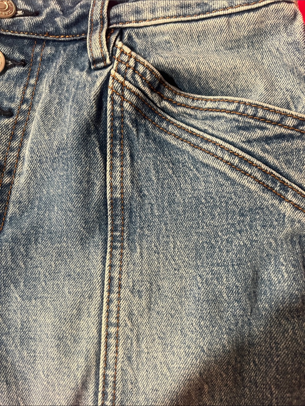 Women’s Straight-Leg Jeans in Medium Blue Wash - Picture 7 of 14